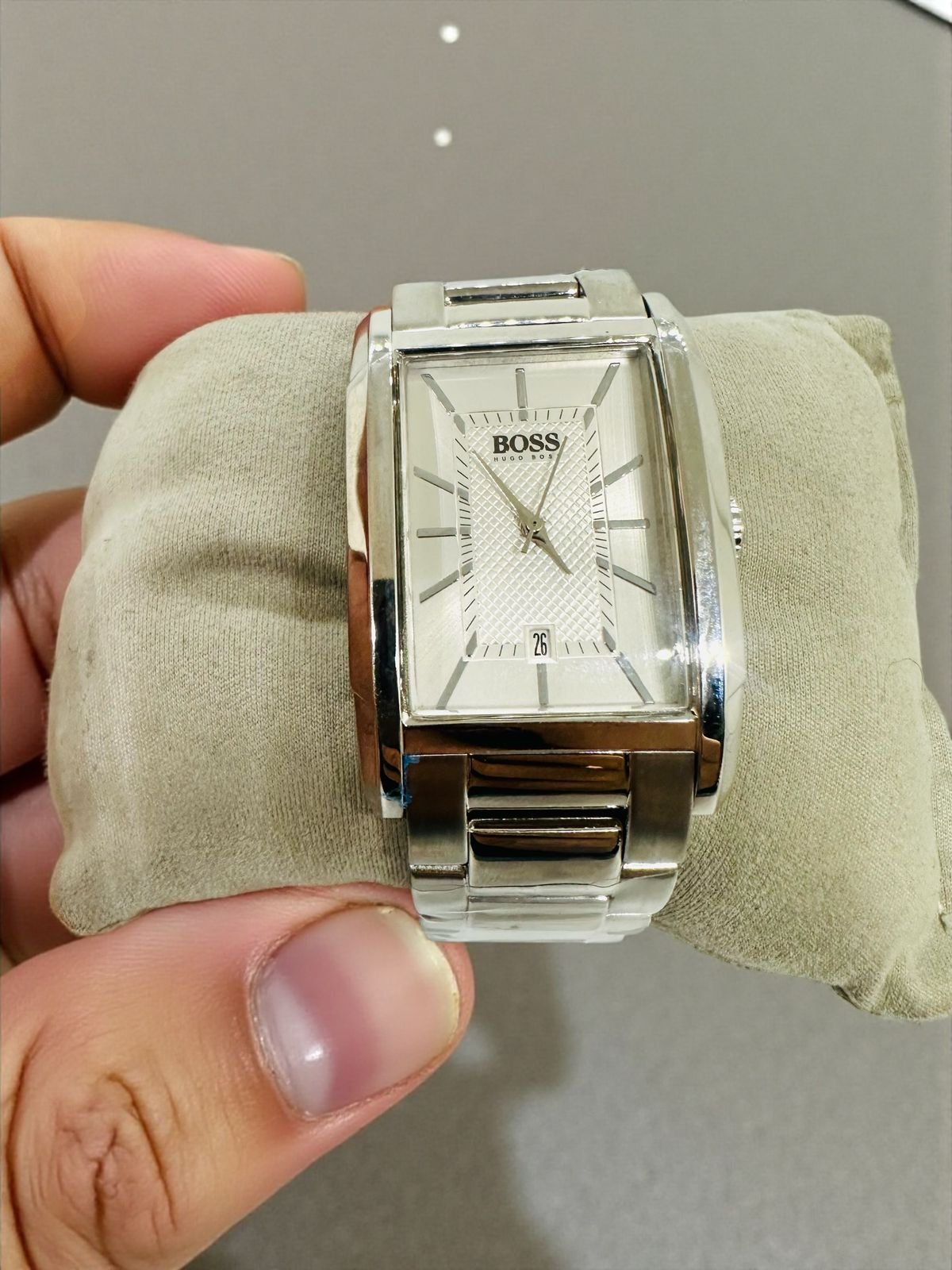 Hugo Boss Branded Tank shaped Watch - Image 5